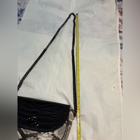 Vittoria Napoli Leather and Python Stylish Crossbody Bag - Picture 11 of 14